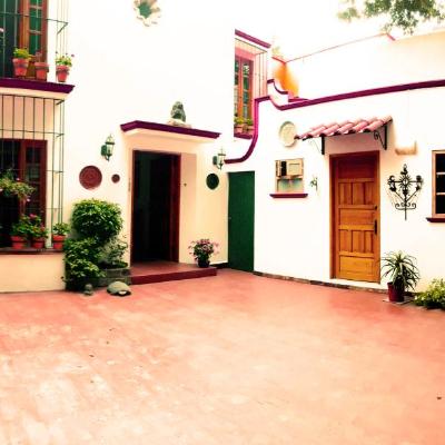 Casa Jacinta Guest House (Segunda Cerrada de Belisario Domínguez #22 Del Carmen Coyoacan 04100 Mexico)