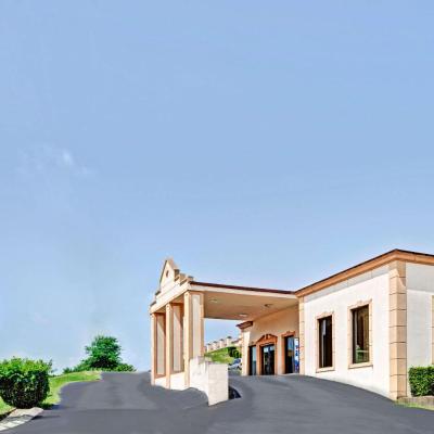 Super 8 by Wyndham Nashville Near Downtown / I-40 (821 Murfreesboro Pike TN 37217 Nashville)