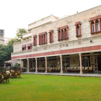 Hotel Arya Niwas (Behind Amber Tower,Sansar Chandra Road Near MI Road 302001 Jaipur)