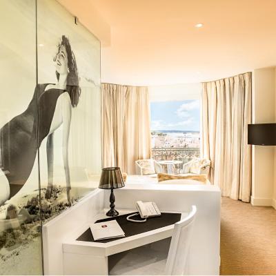 Hotel Renoir (7, Rue Edith Cavell 06400 Cannes)