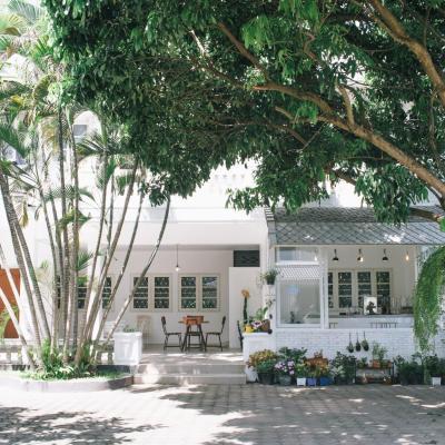 DoubleTree House (5 Soi 3/2 Kaeonawarat Road.T.Wat Gate,Muang,Amphoe Mueang Chiang Mai 5 soi 3/2 ,kaew nawarat Rode Double tree house 50000 Chiang Mai)