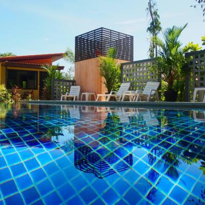 AT Bangsak Resort (32/5 Moo 7, Baan Bangsak, Bang Muanng, Takua Pa 82190 Khao Lak)