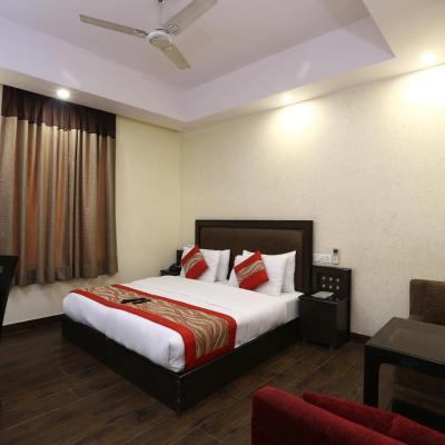 Hotel Kingston Park (8/5, Wea , Karol Bagh 110005 New Delhi)