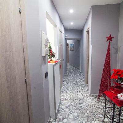 Luxury (Corso Giuseppe Garibaldi,298 80141 Naples)