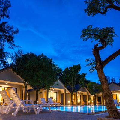 Light Khao Lak Resort (56/6 Petchkasem Road, Moo.5, Khuk Khak, Takuapa 82220 Khao Lak)