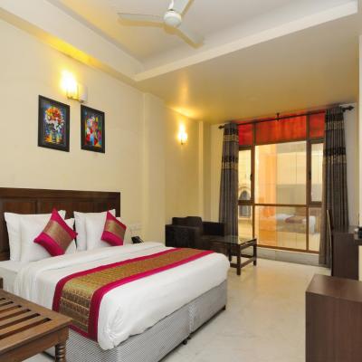 Hotel Shanti Villa (2466, Behind Imperial Cinema, Channa Mandi, Nalwa Street, Paharganj 110055 New Delhi)