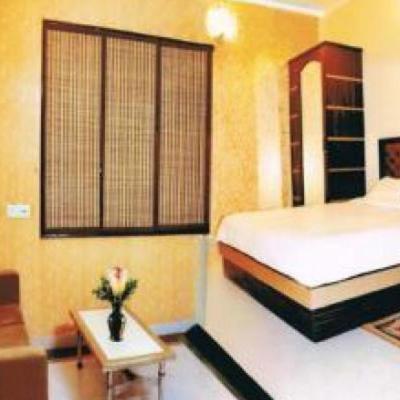Hotel Traditional Inn (Hotel Traditional Inn, A - 248, Phase - IV,  Near Bharat Nagar Police Station 110052 New Delhi)