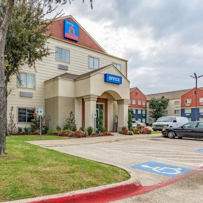 Studio 6-Dallas, TX (10326 Finnell Street TX 75220 Dallas)