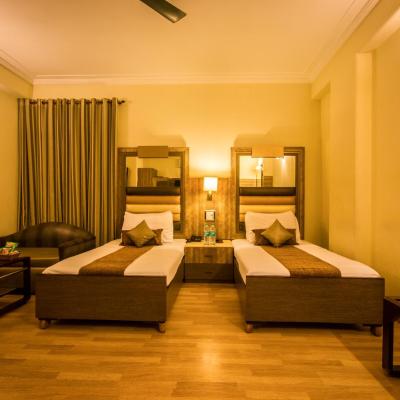 The Suncourt Hotel Yatri (8A/33,W.E.A Channa Market, Karol Bagh 110005 New Delhi)