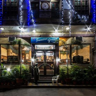 Hotel Sunstar Grand (7A/17, W.E.A. Channa Market, Karol Bagh, New Delhi 110005 New Delhi)