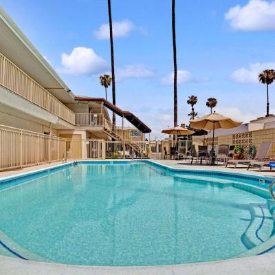 Super 8 by Wyndham Los Angeles-Culver City Area (12664 West Washington Boulevard CA 90066 Los Angeles)
