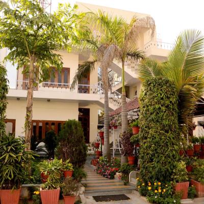 Hotel Sukhvilas (24, Chetak Marg, JLN Marg Near Raja Park 302004 Jaipur)