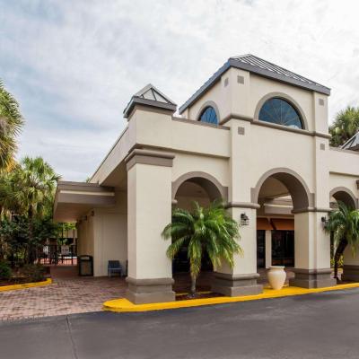 Days Inn & Suites by Wyndham Orlando Airport (1853 McCoy Road FL 32809 Orlando)