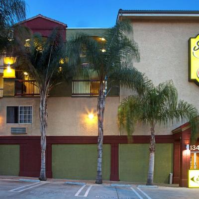 Super 8 by Wyndham Los Angeles Downtown (1341 West Sunset Boulevard CA 90026 Los Angeles)