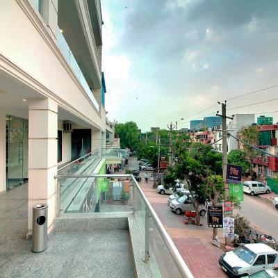STAAYZ Premium Gurgaon (Road U 25, Pink Town House Market, DLF Phase 3, Cyber City 122002 Gurgaon)