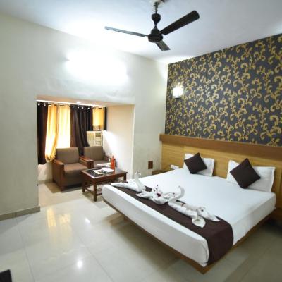 Hotel Vaishnavi (4/B Kabir Marg,Bani Park, jaipur 302016 Jaipur)