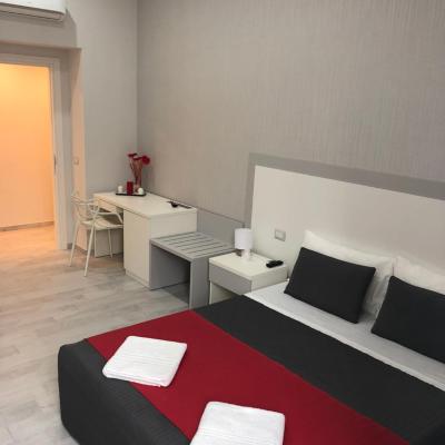 Chiaia Guest House (Via Chiaia 216 80121 Naples)