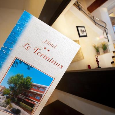 Hotel Le Terminus (2 place des Joyeuses Vacances 83980 Le Lavandou)