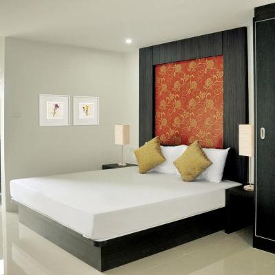 DB Plus 1 (99/99, Soi Pradit Manutham 6, Khlong Chaokhun Sing, Wang Thonglang 10310 Bangkok)