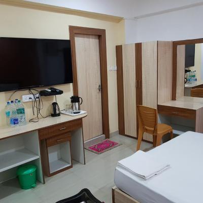 Jimmy Guest House (8, Puran Chand Nahar Avenue Near GD Hospital, Taltala 700013 Kolkata)