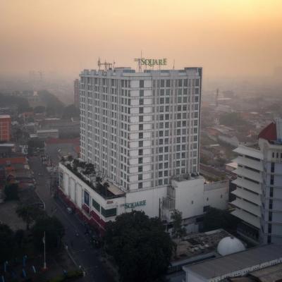 Photo The Square Surabaya Hotel Powered by Archipelago
