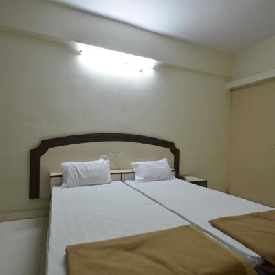 Hotel Maya Deluxe (61/A, M.G.Road, Ranigunj, Secunderabad 500003 Hyderabad)