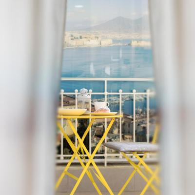 La Casa di Luna (10 Via Giuseppe Ricciardi 80142 Naples)