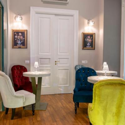 Leone Camere D'autore (Via Domenico Morelli 7 80121 Naples)