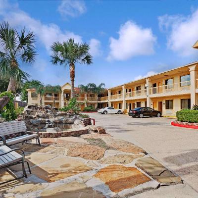 Super 8 by Wyndham Houston Hobby Airport South (10130 Almeda Genoa Road TX 77075 Houston)