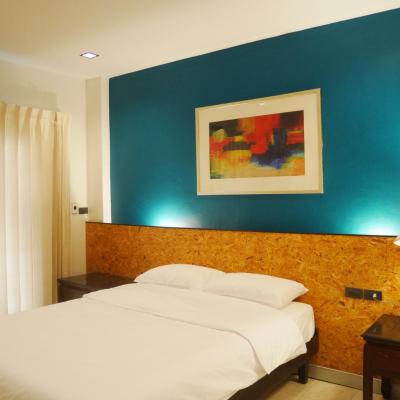 The 92 Residence (476 Soi Charan Sanitwong 92, Bang Or, Bangpat 10700 Bangkok)