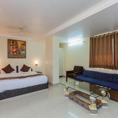 Hotel Linkway (519, Vithalbhai Patel Road, Linking Road, Bandra West 400052 Mumbai)