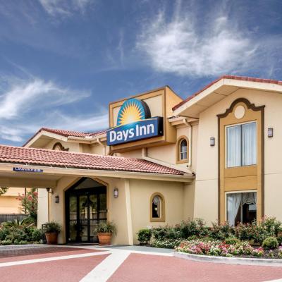 Days Inn by Wyndham Houston (11002 Northwest Freeway TX 77092 Houston)