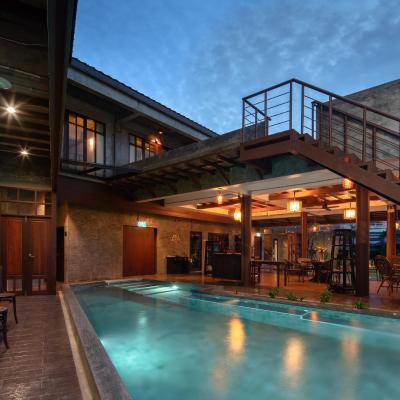 Kasayapi Hotel (Between Itsaraphap alley 34-32 . Right next to Itsaraphap metro station (Mrt)  10600 Bangkok)