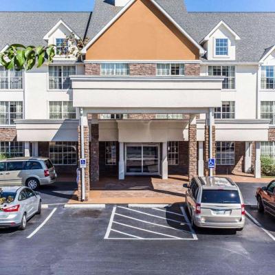 Comfort Inn & Suites Ballpark Area (2221 Corporate Plaza Parkway GA 30080 Atlanta)