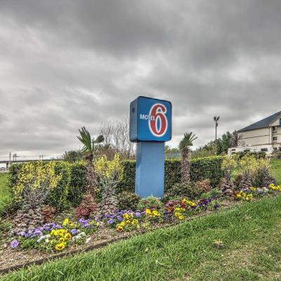 Motel 6-Dallas, TX - Northwest (2380 West Northwest Highway TX 75220 Dallas)