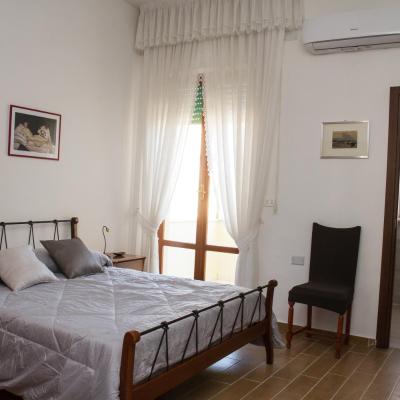 Happy Rooms in Easy House 2 (18 Via Giuseppe Orsi 80128 Naples)