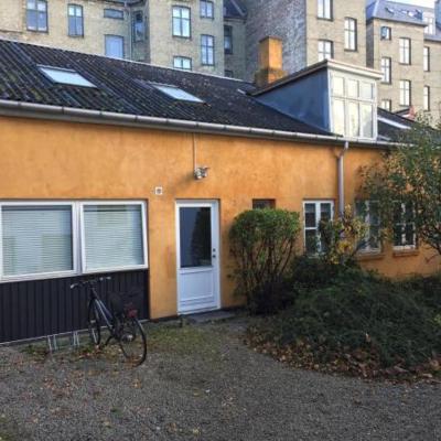 Rooms in quiet Yellow Courtyard Apartment (161 Gammel Kongevej Gule baghus 1850 Copenhague)
