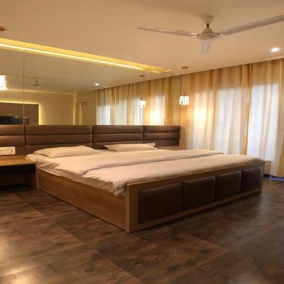 Solitaire Hotel (A-134,135,137, Shakarpur Vikas Marg 110092 New Delhi)