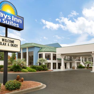 Days Inn & Suites by Wyndham Savannah Midtown (211 Stephenson Avenue GA 31405 Savannah)