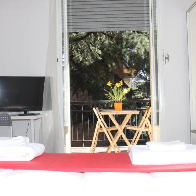 Lotus B&B (Via Angelo De Vincenti 10 20148 Milan)