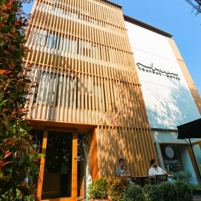 Lanna Thaphae Hotel (6, Kotchasarn Soi 1, Chang Khlan 50200 Chiang Mai)