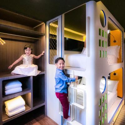 CUBE Family Boutique Capsule Hotel at Chinatown (68A Smith Street 058967 Singapour)