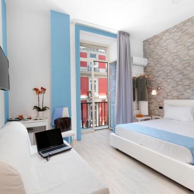 Rainbow Napoli (Piazza Giuseppe Garibaldi 60, scala B, terzo piano  80142 Naples)