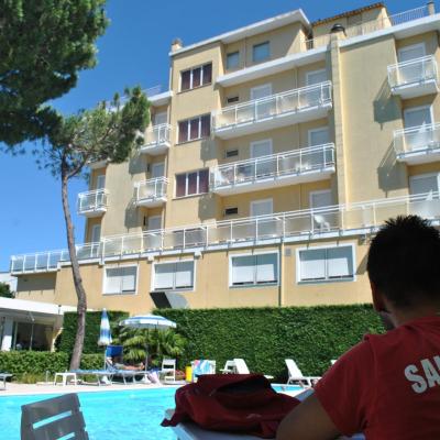 Hotel Bahama (Via Giovanni Briolini 12 47900 Rimini)