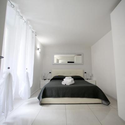 Live Naples (94 Corso Secondigliano 80144 Naples)