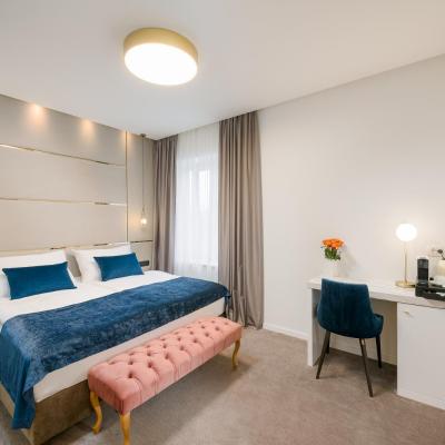 Flos Luxury Rooms (2 Ulica kneza Višeslava 3rd floor 21000 Split)