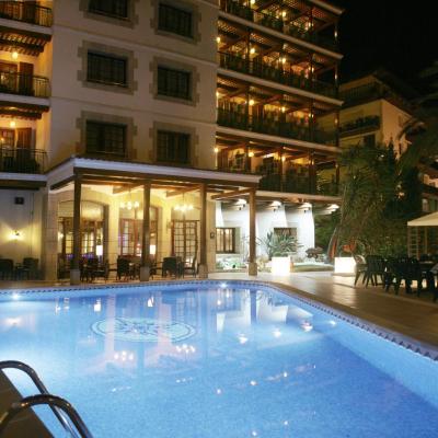 Hotel La Carolina (Senia del Barral, 72 17310 Lloret de Mar)