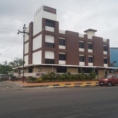 Hotel Sai Sharada (Plot No-34-36, MIDC, Phase-1, opp. Harman Company, Mahalunge,Chakan 410501 Pune)