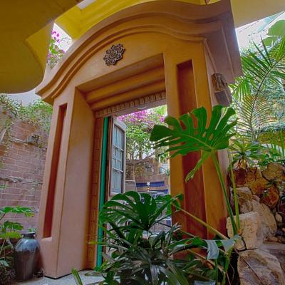 Secret Garden Inn (1140 Camino Del Mar CA 92014 San Diego)