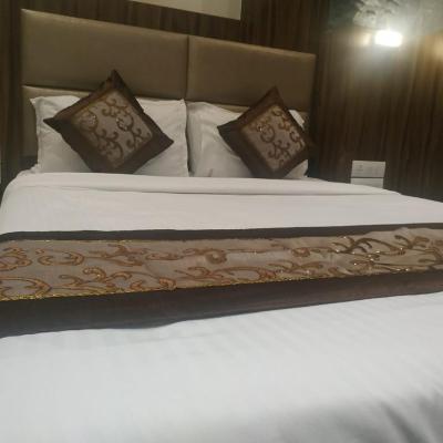 Hotel Sea Grand, Colaba (Opp. Radio Club Kamal Mansion,Colaba 400005 Mumbai)
